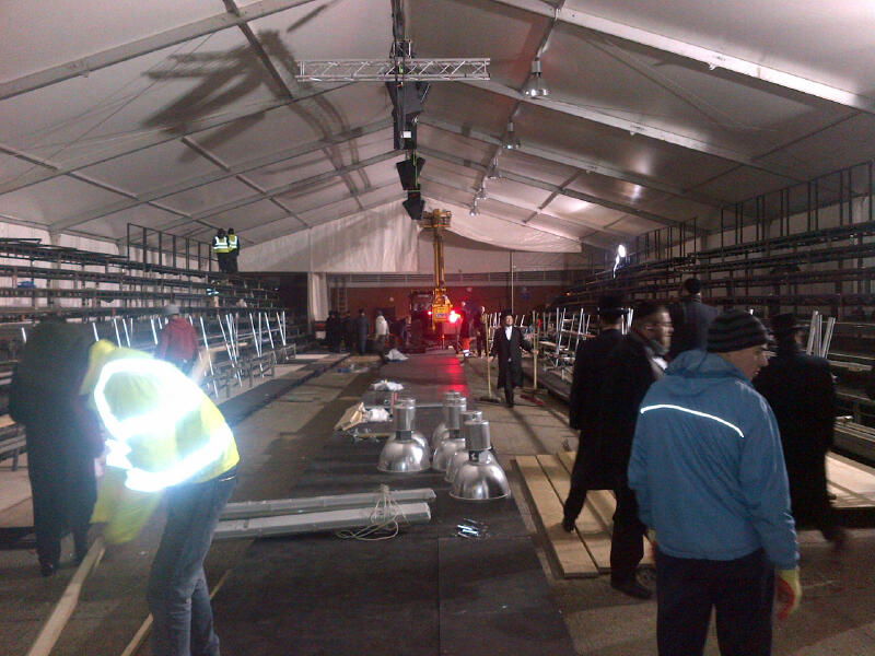 מסע קודש: הרבי מויז'ניץ יצא ללונדון