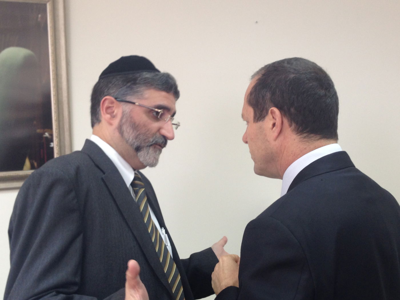 תיעוד: צביקה כהן חנך את הלשכה חדשה בעיריית ירושלים