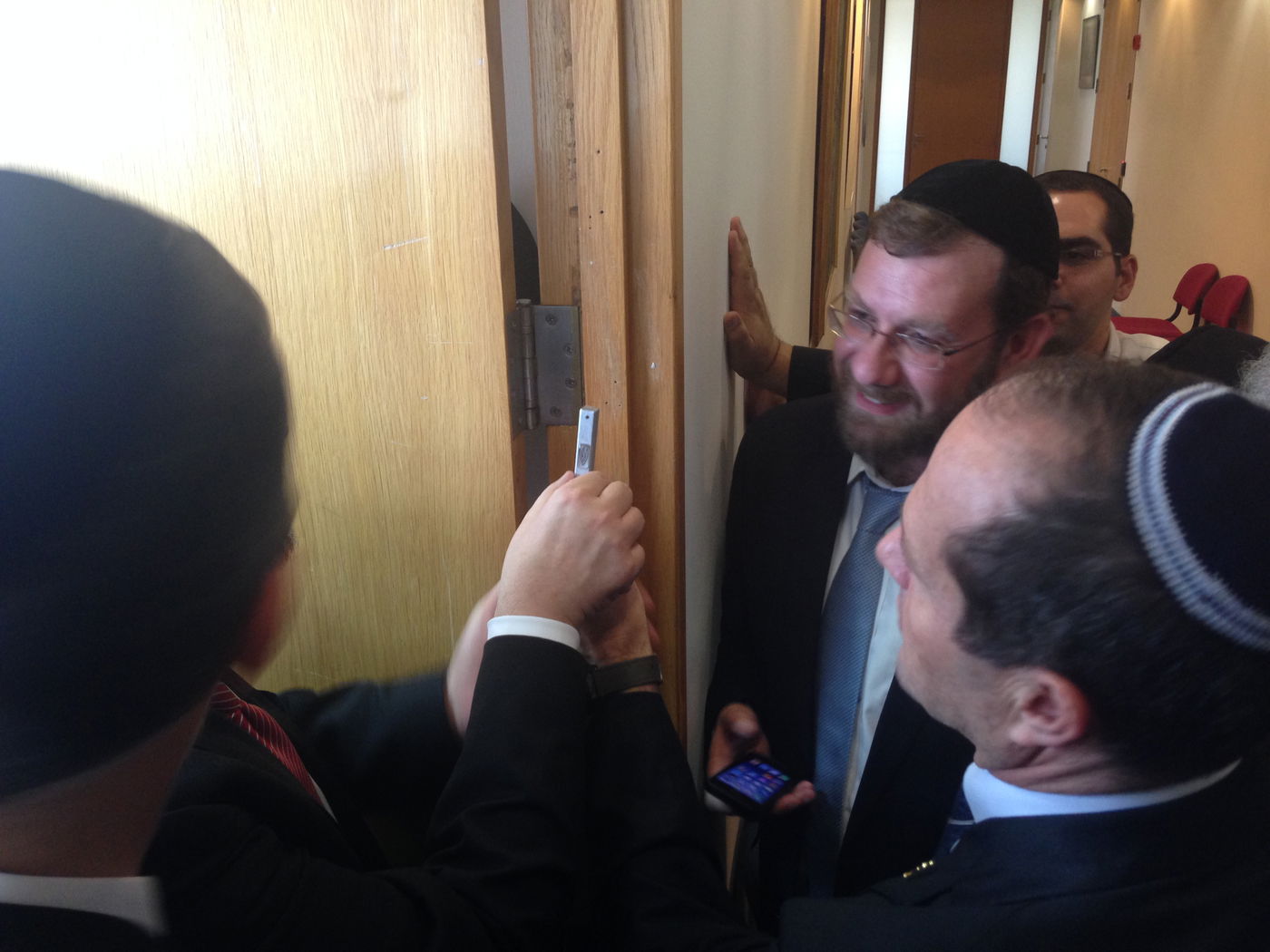 תיעוד: צביקה כהן חנך את הלשכה חדשה בעיריית ירושלים