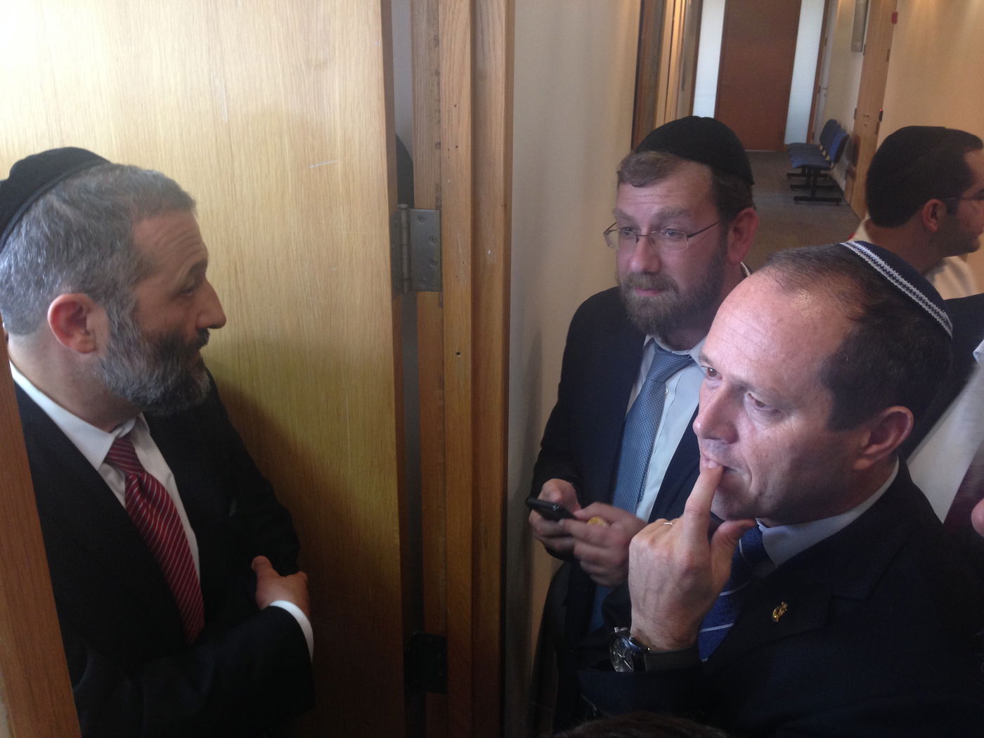 תיעוד: צביקה כהן חנך את הלשכה חדשה בעיריית ירושלים