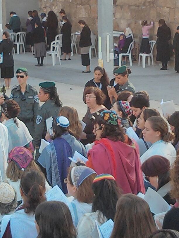 למרות הבקשות: נשות הפרובוקציה הגיעו לכותל