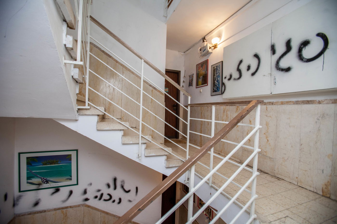 גרפיטי על דלתה של פגי סידור: "נשות הכותל נבלות"