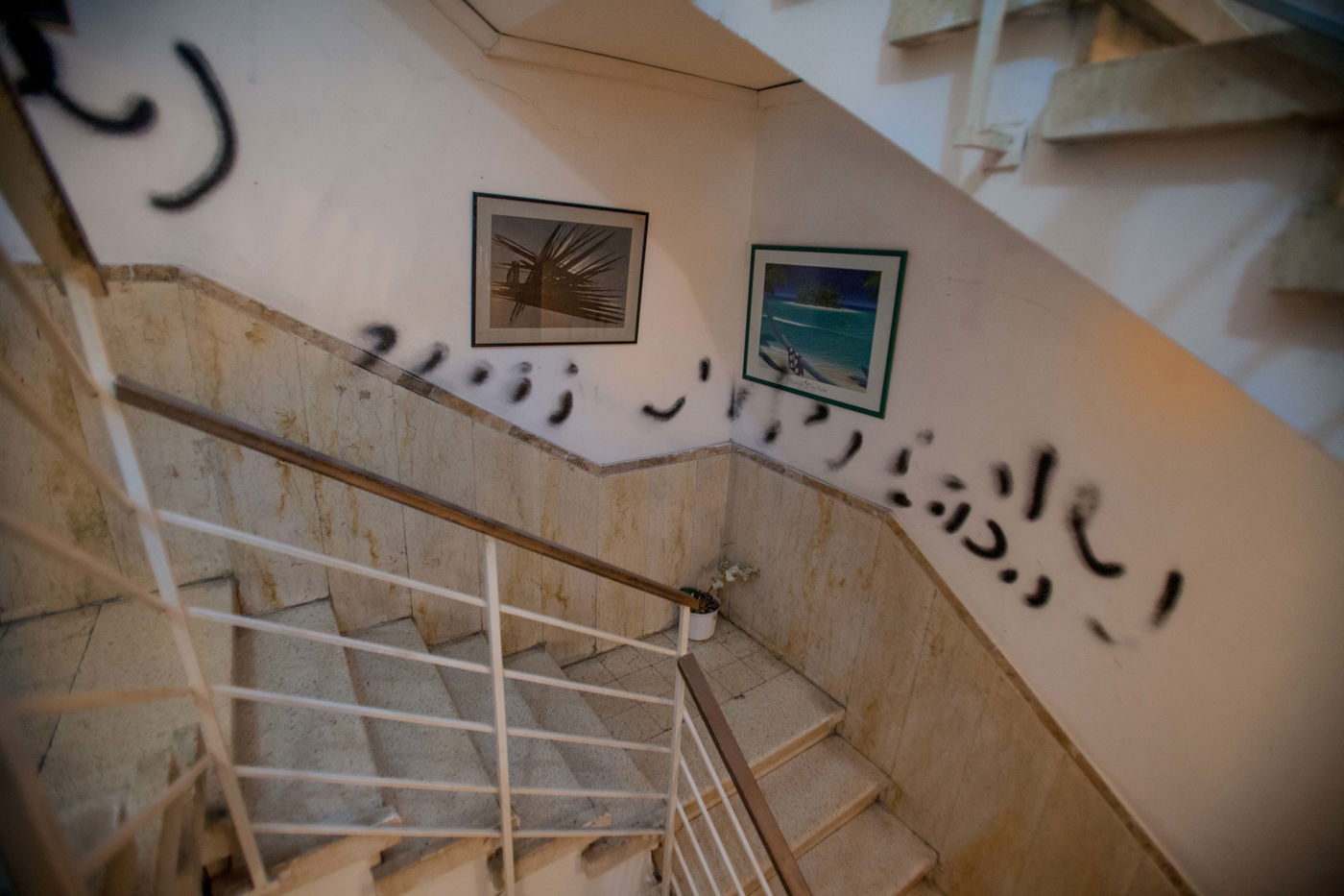 גרפיטי על דלתה של פגי סידור: "נשות הכותל נבלות"