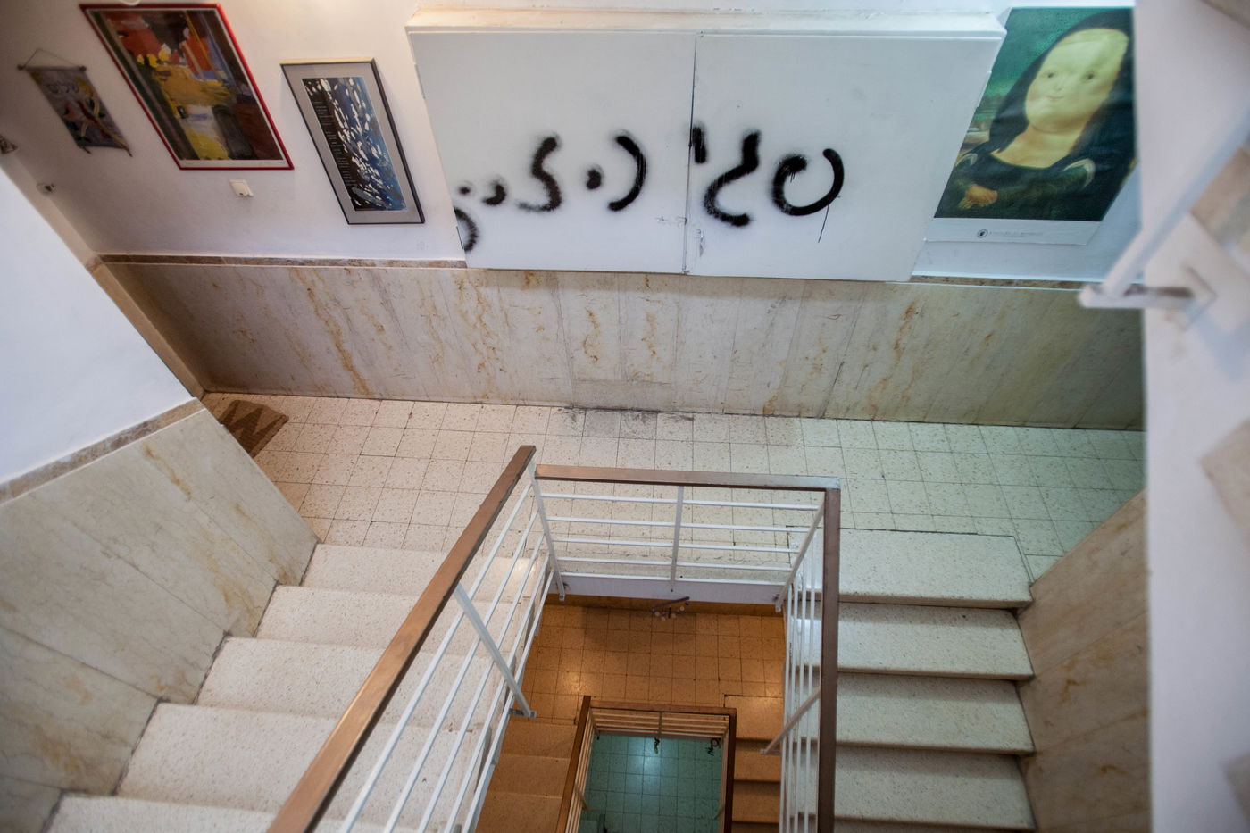 גרפיטי על דלתה של פגי סידור: "נשות הכותל נבלות"