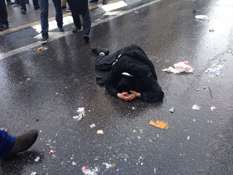 כיכר השבת: הפגנה על כליאת תלמיד הישיבה שלא התייצב בצה"ל