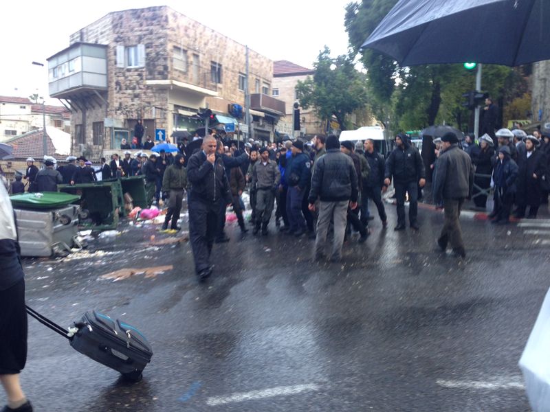 כיכר השבת: הפגנה על כליאת תלמיד הישיבה שלא התייצב בצה"ל