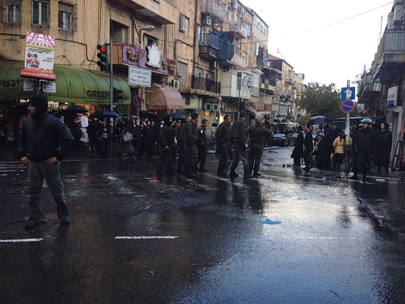 כיכר השבת: הפגנה על כליאת תלמיד הישיבה שלא התייצב בצה"ל