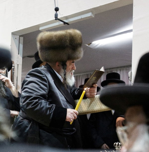 תיעוד: הרבי מויז'ניץ בהדלקת נרות חנוכה בלונדון