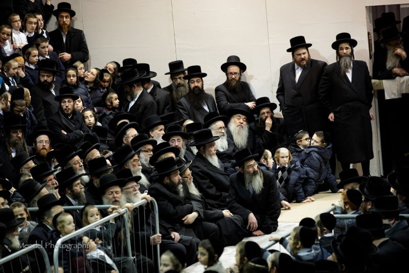 תיעוד: הרבי מויז'ניץ בהדלקת נרות חנוכה בלונדון