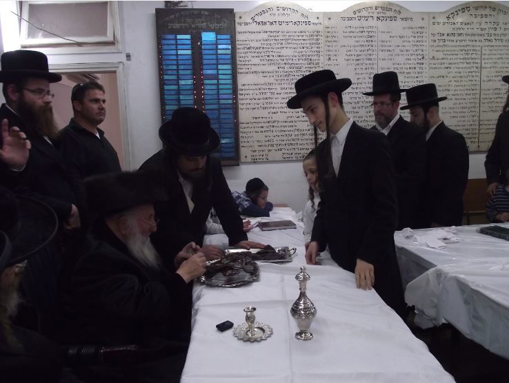 צפו: חלוקת "חנוכה געלט" בספינקא בני ברק