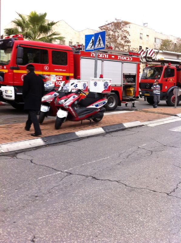 הר נוף: דירה נשרפה, שבעה נפגעו משאיפת עשן