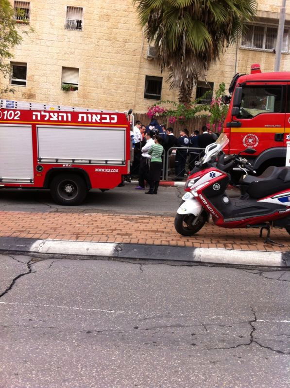 הר נוף: דירה נשרפה, שבעה נפגעו משאיפת עשן