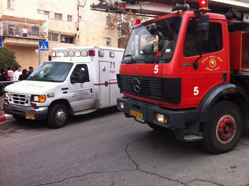 הר נוף: דירה נשרפה, שבעה נפגעו משאיפת עשן