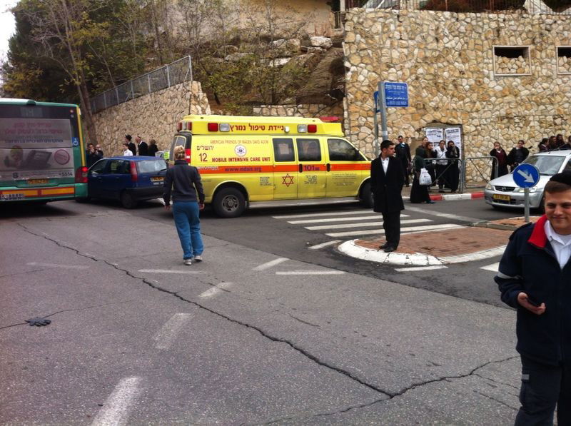 הר נוף: דירה נשרפה, שבעה נפגעו משאיפת עשן