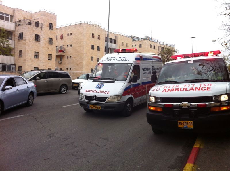 הר נוף: דירה נשרפה, שבעה נפגעו משאיפת עשן