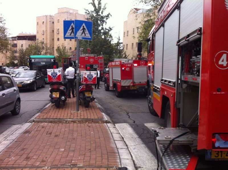 הר נוף: דירה נשרפה, שבעה נפגעו משאיפת עשן