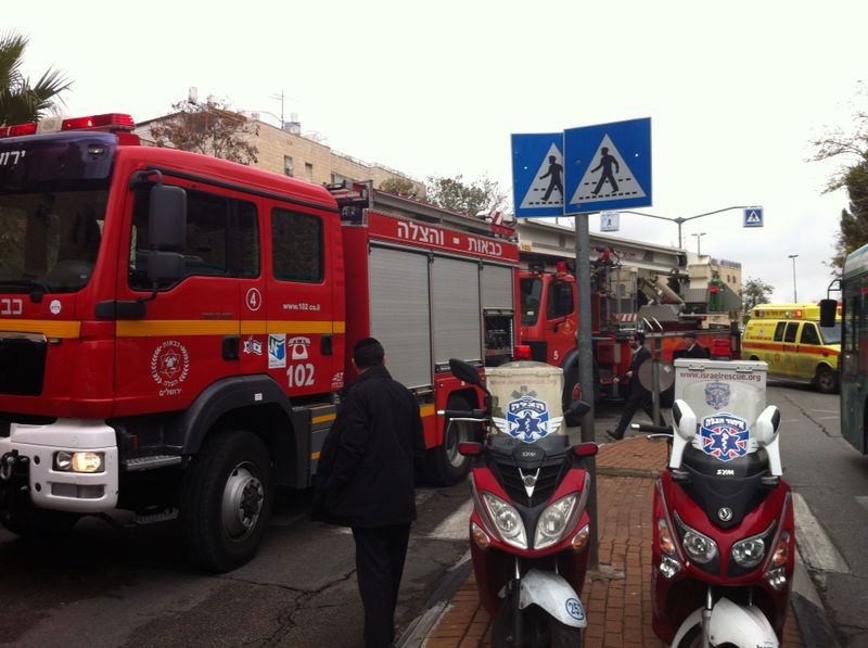 הר נוף: דירה נשרפה, שבעה נפגעו משאיפת עשן