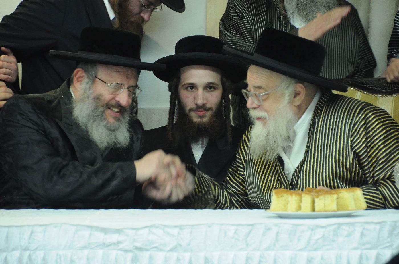 תיעוד: שמחת האירוסין לנכדת האדמו"ר מ"תולדות אהרן"