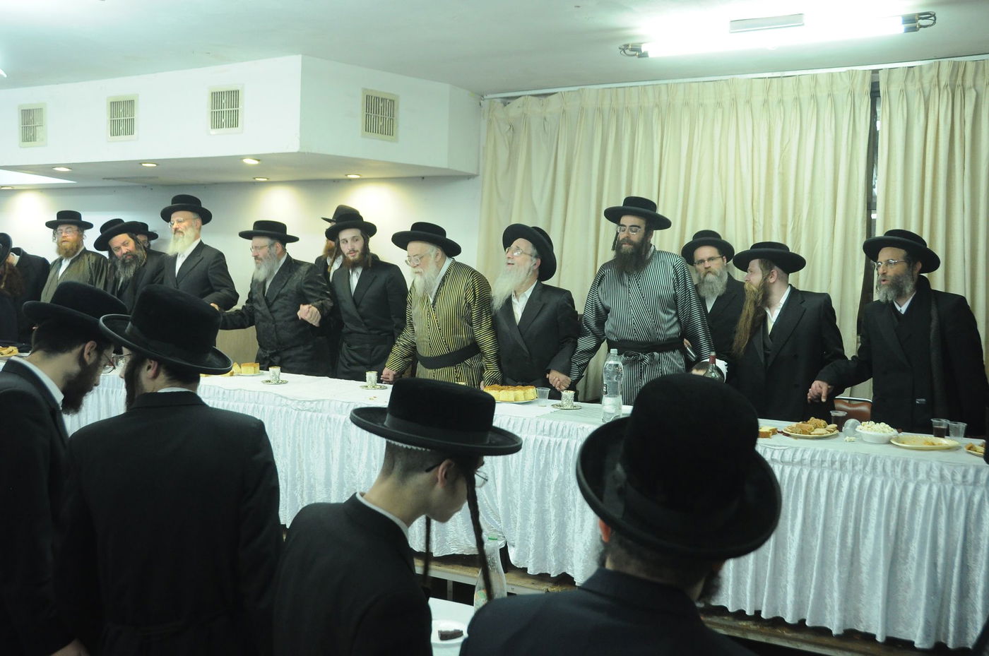 תיעוד: שמחת האירוסין לנכדת האדמו"ר מ"תולדות אהרן"