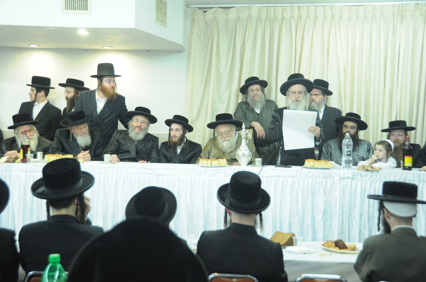 תיעוד: שמחת האירוסין לנכדת האדמו"ר מ"תולדות אהרן"