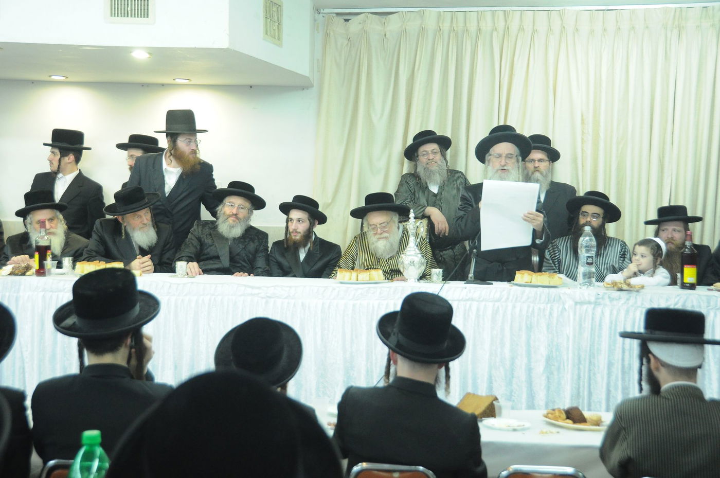 תיעוד: שמחת האירוסין לנכדת האדמו"ר מ"תולדות אהרן"