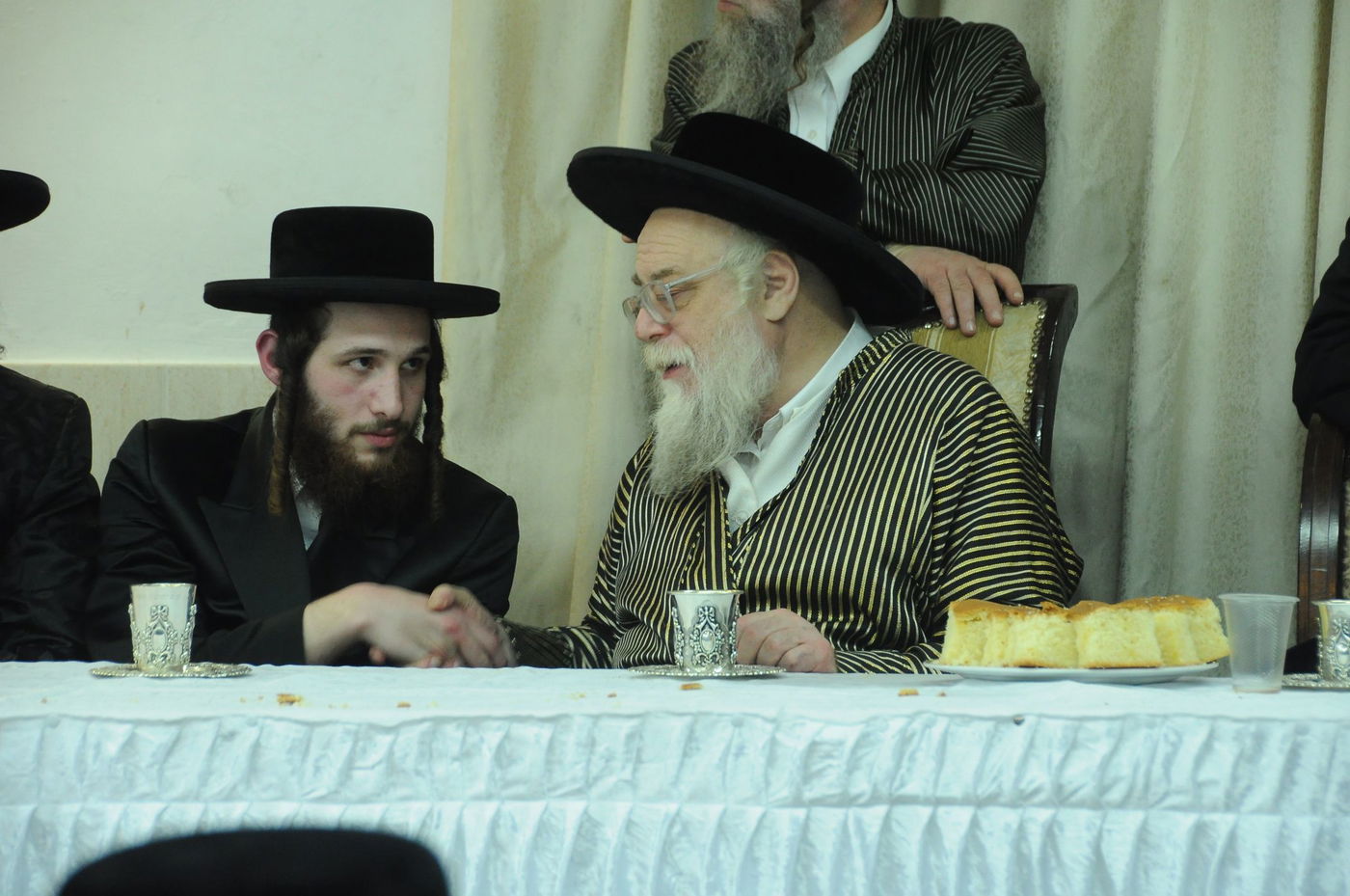 תיעוד: שמחת האירוסין לנכדת האדמו"ר מ"תולדות אהרן"