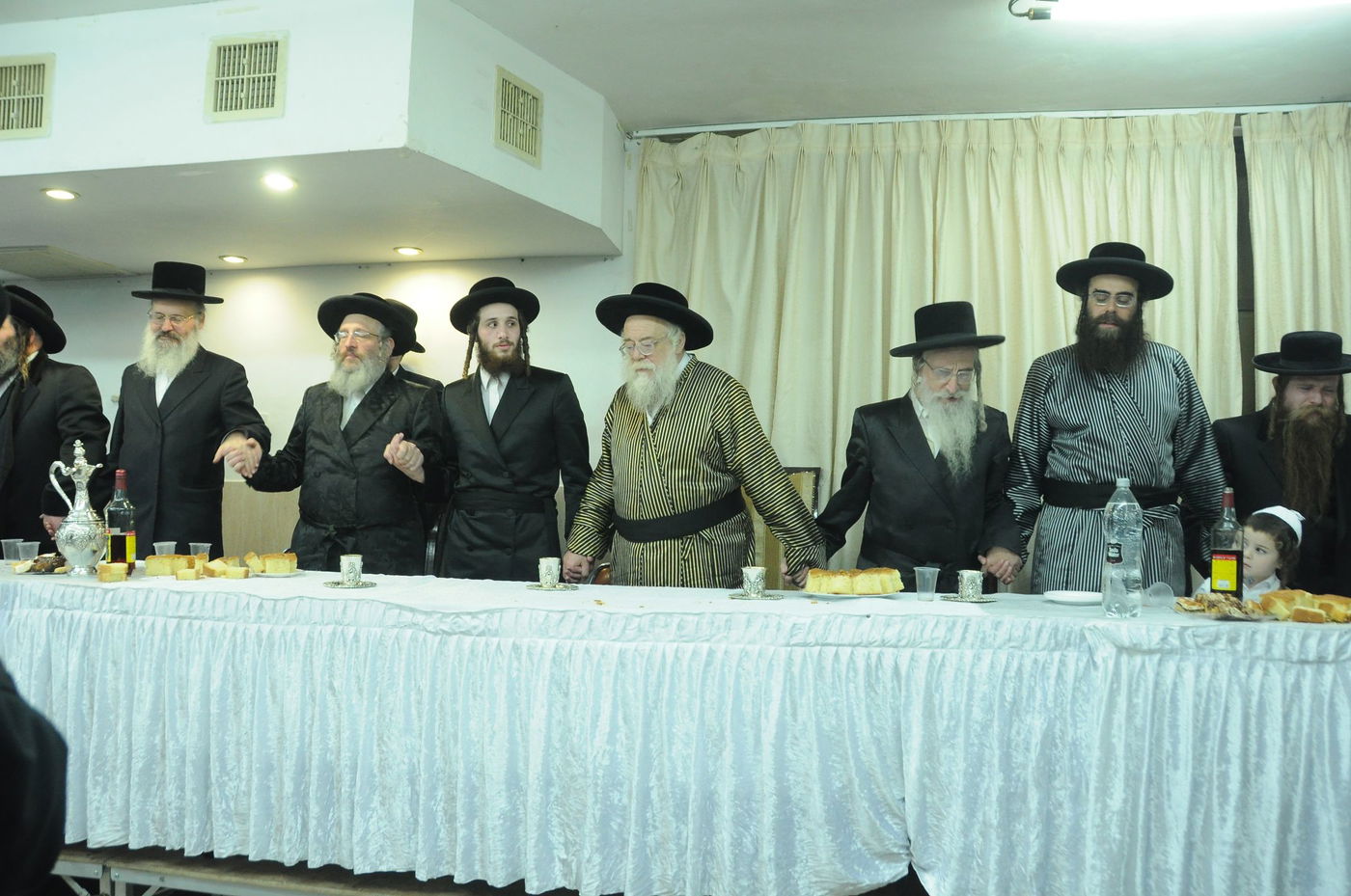 תיעוד: שמחת האירוסין לנכדת האדמו"ר מ"תולדות אהרן"