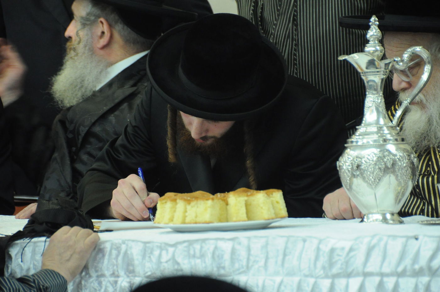 תיעוד: שמחת האירוסין לנכדת האדמו"ר מ"תולדות אהרן"