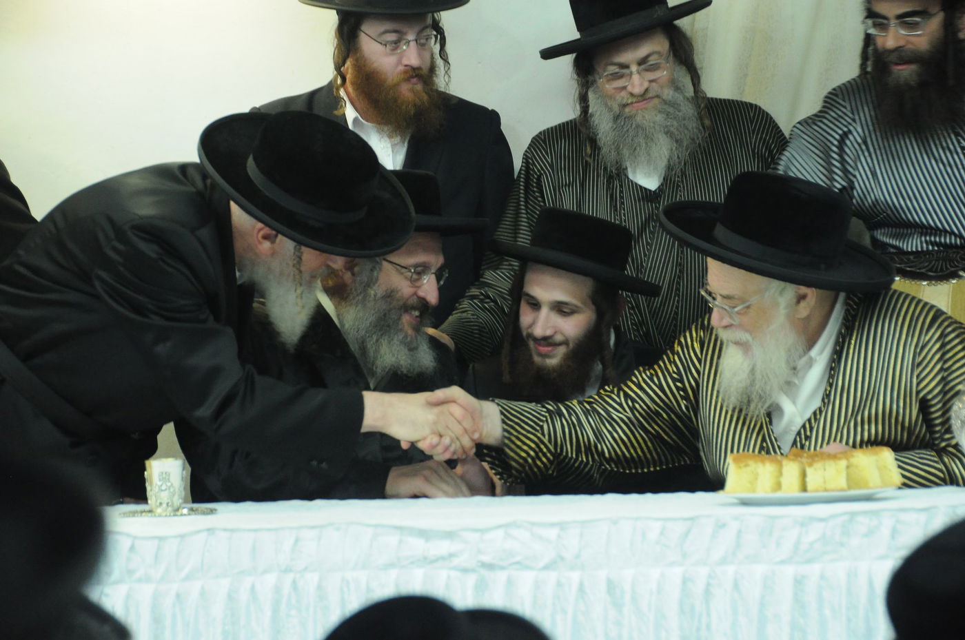 תיעוד: שמחת האירוסין לנכדת האדמו"ר מ"תולדות אהרן"