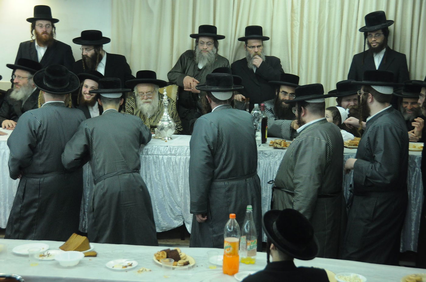 תיעוד: שמחת האירוסין לנכדת האדמו"ר מ"תולדות אהרן"