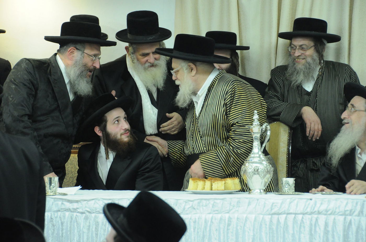 תיעוד: שמחת האירוסין לנכדת האדמו"ר מ"תולדות אהרן"