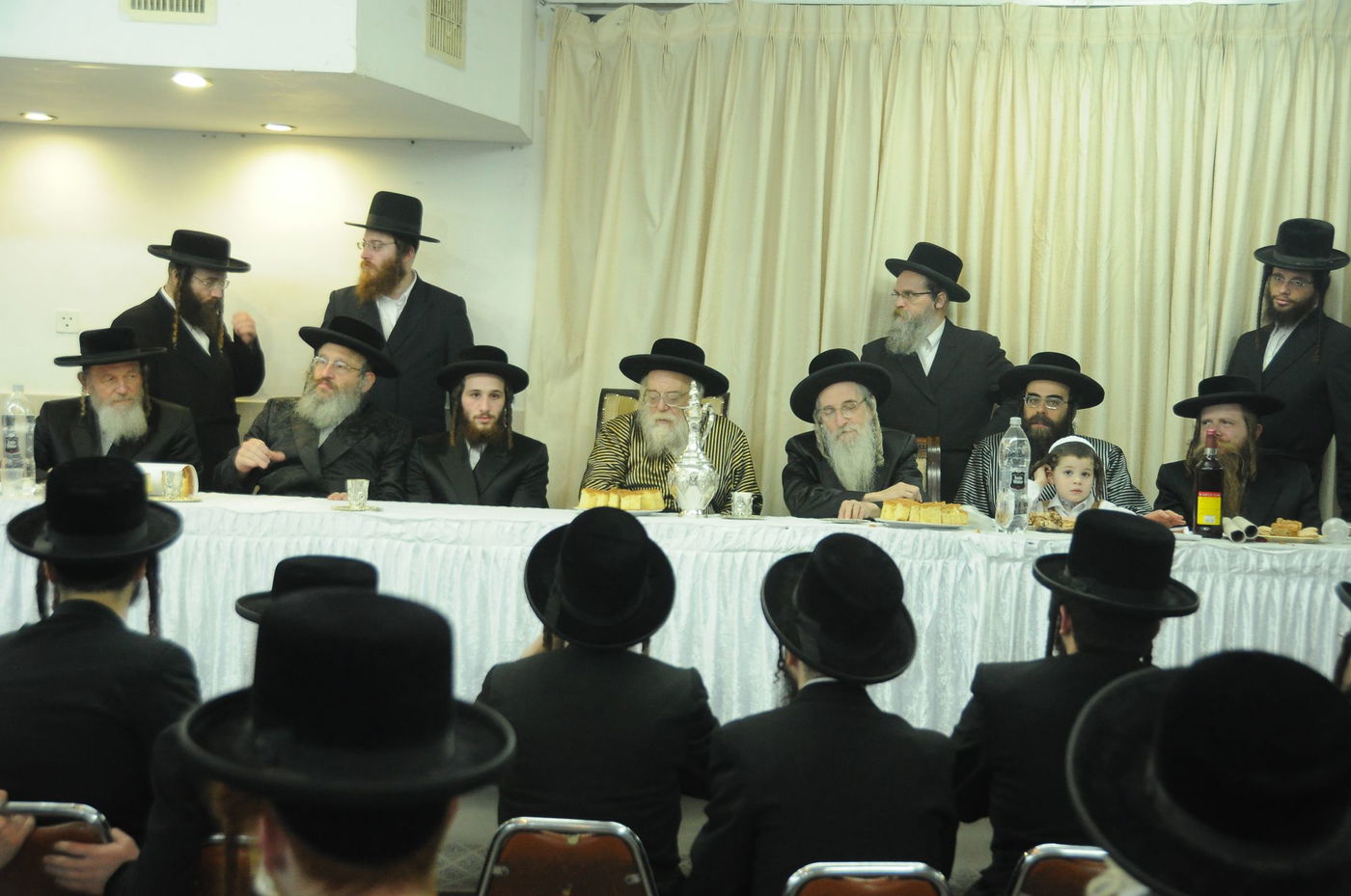 תיעוד: שמחת האירוסין לנכדת האדמו"ר מ"תולדות אהרן"