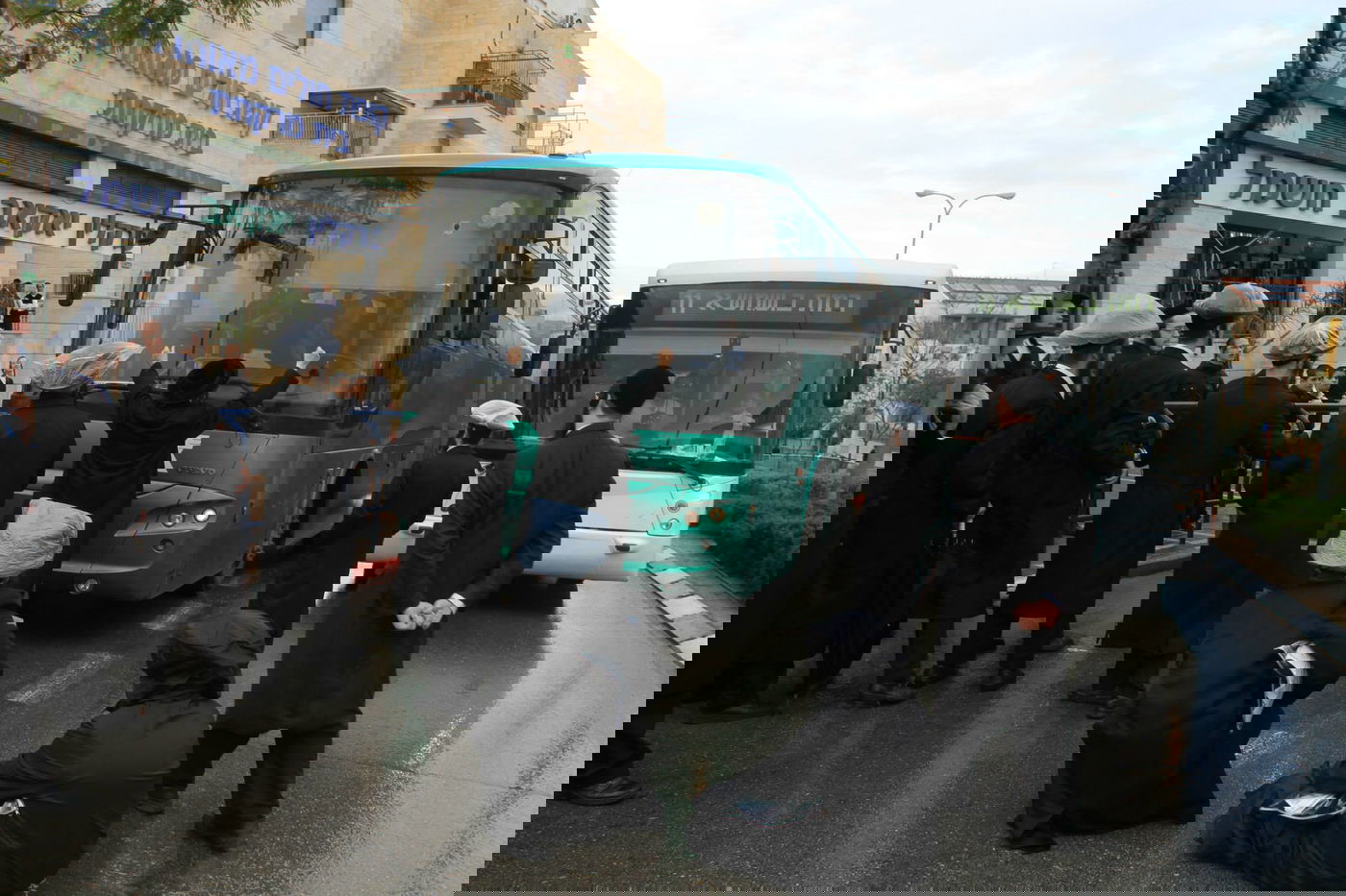 גשם ו"גיוועלד" • תיעוד מסכם מההפגנה נגד מעצר תלמידי הישיבה