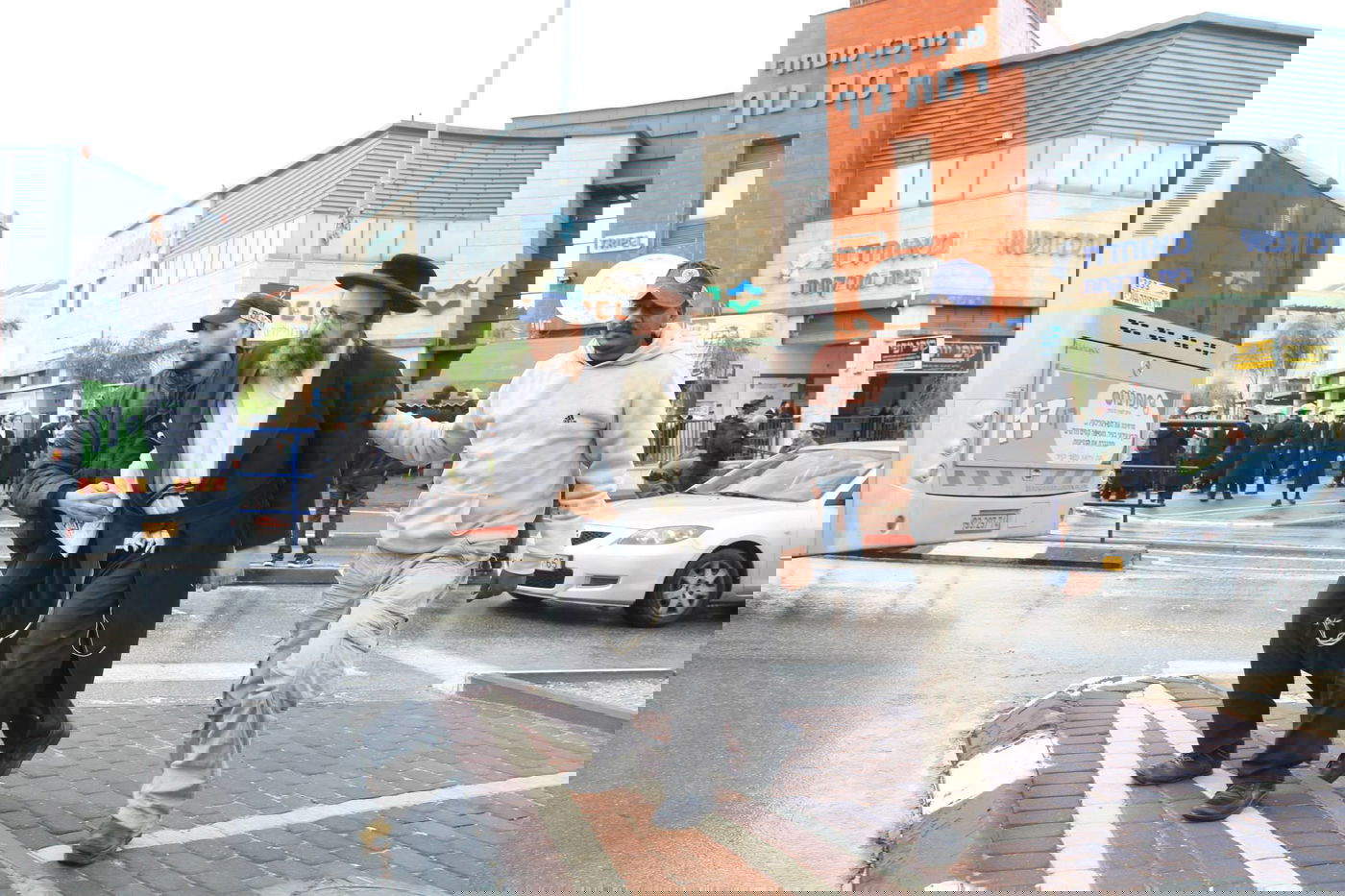 גשם ו"גיוועלד" • תיעוד מסכם מההפגנה נגד מעצר תלמידי הישיבה