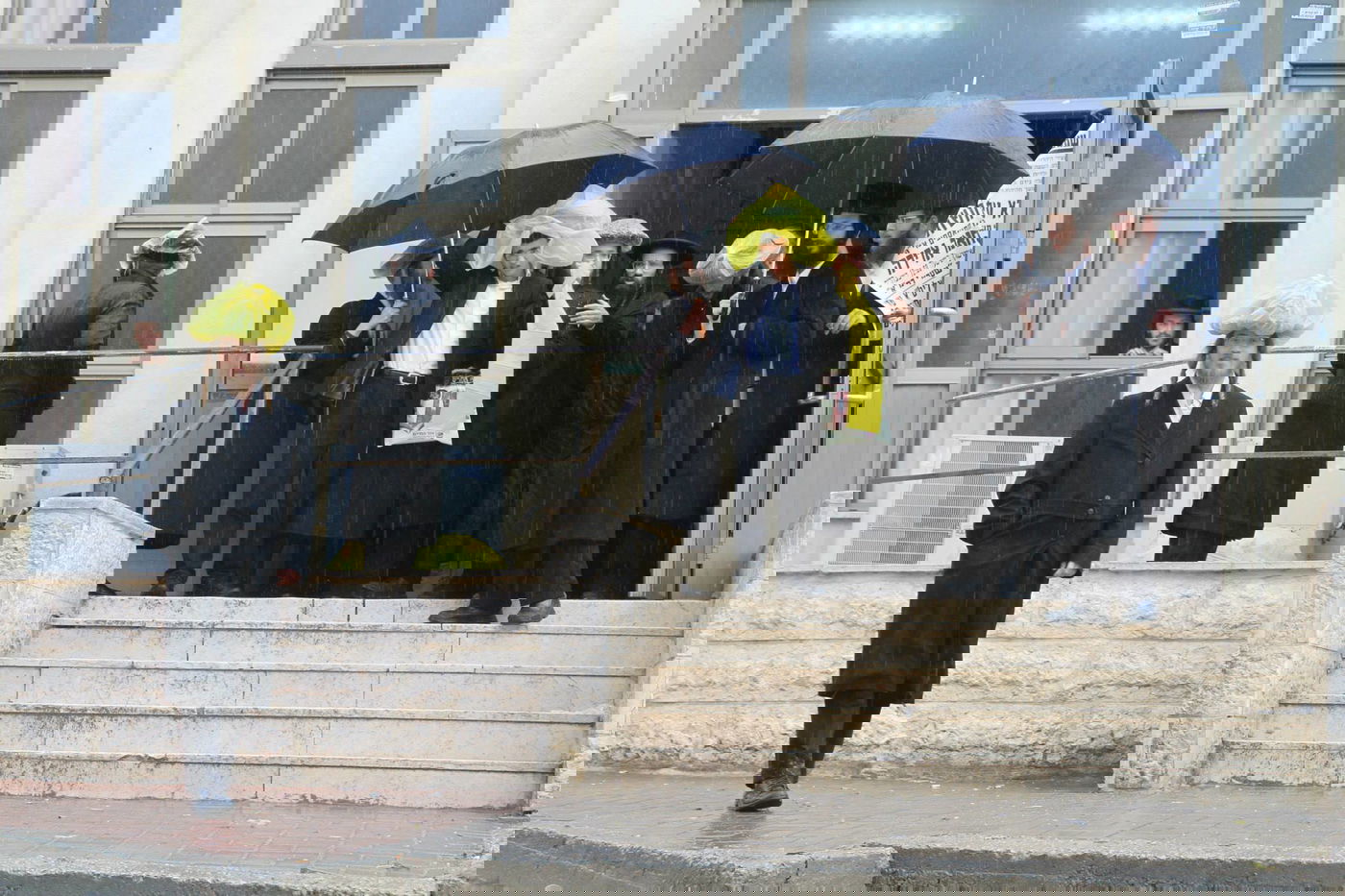 גשם ו"גיוועלד" • תיעוד מסכם מההפגנה נגד מעצר תלמידי הישיבה