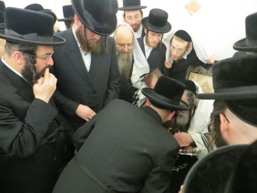 האדמו"ר מויז'ניץ בלונדון • גלריה