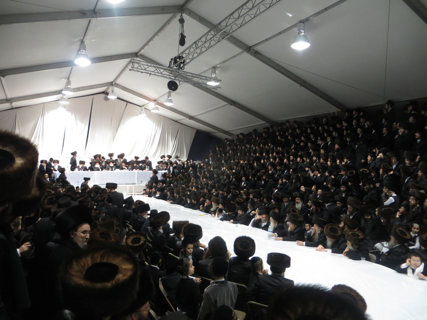 האדמו"ר מויז'ניץ בלונדון • גלריה