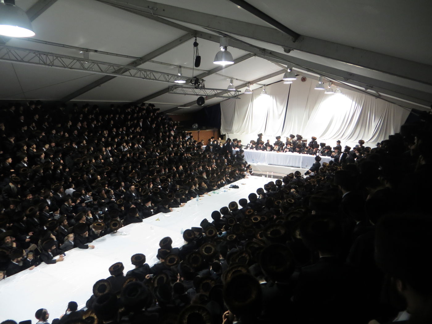 האדמו"ר מויז'ניץ בלונדון • גלריה