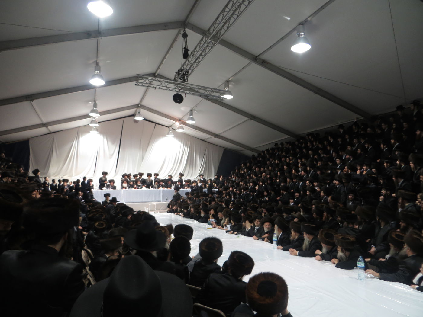 האדמו"ר מויז'ניץ בלונדון • גלריה