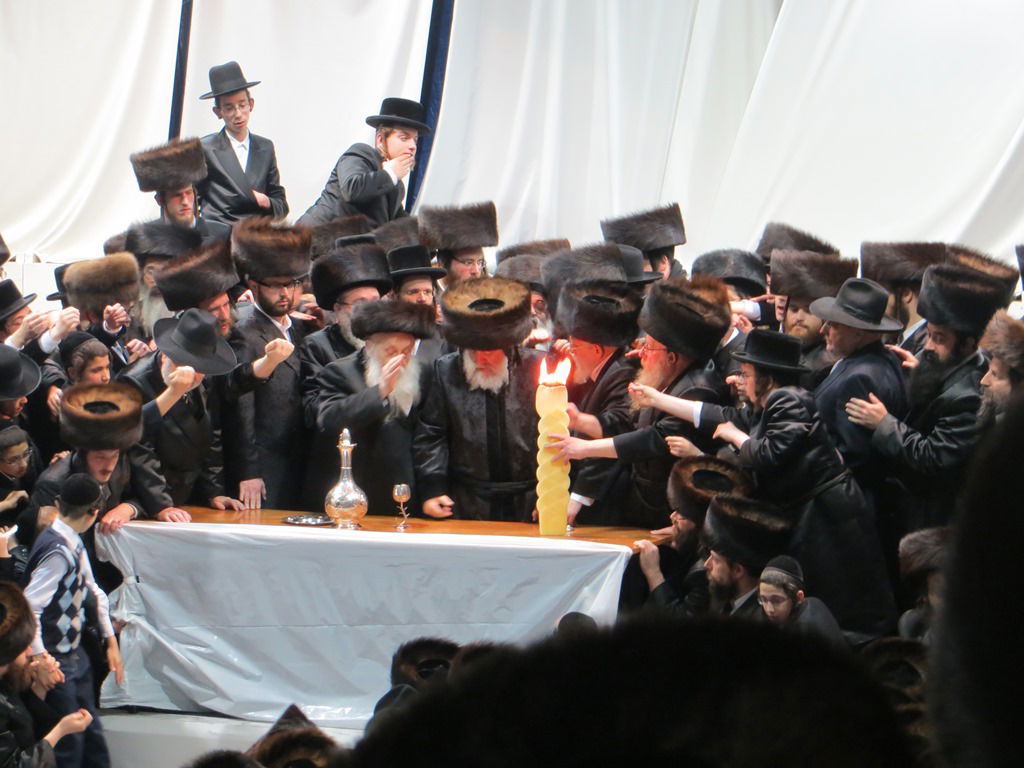 האדמו"ר מויז'ניץ בלונדון • גלריה