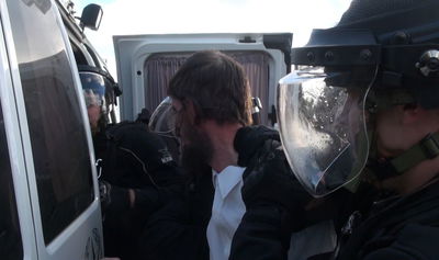 צפו: אלימות המשטרה כלפי המפגין החרדי מוצדקת?