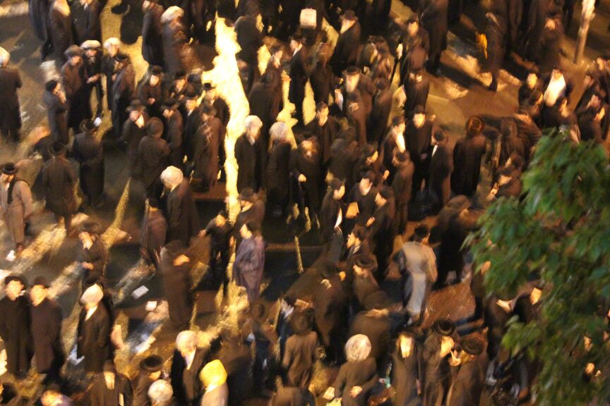 סוער בי-ם: מאות הפגינו נגד מעצרם של  תלמידי הישיבות