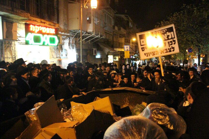 סוער בי-ם: מאות הפגינו נגד מעצרם של  תלמידי הישיבות