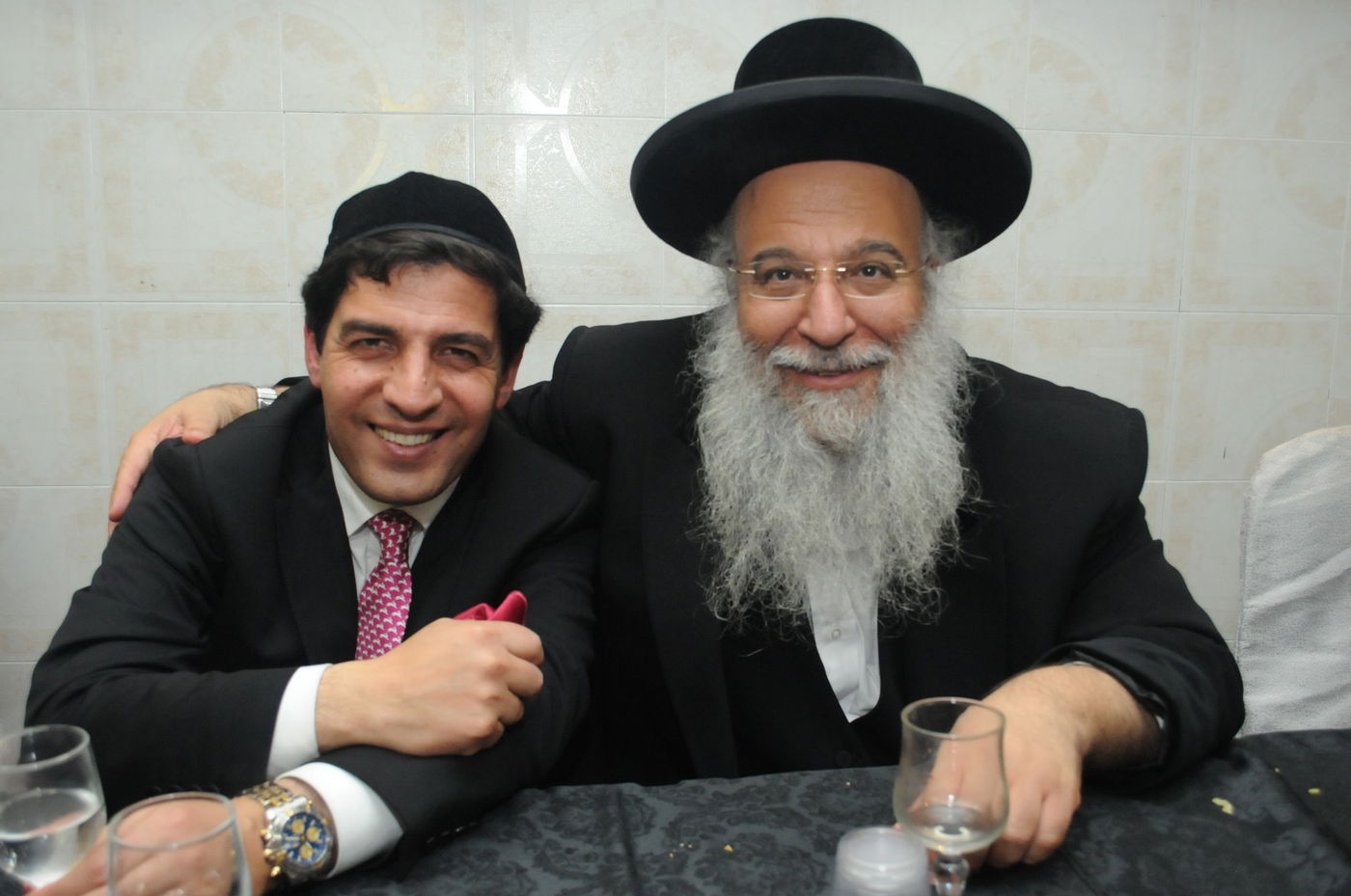 הרב בניהו שמואלי ועוזרו האישי מרדכי חסידים