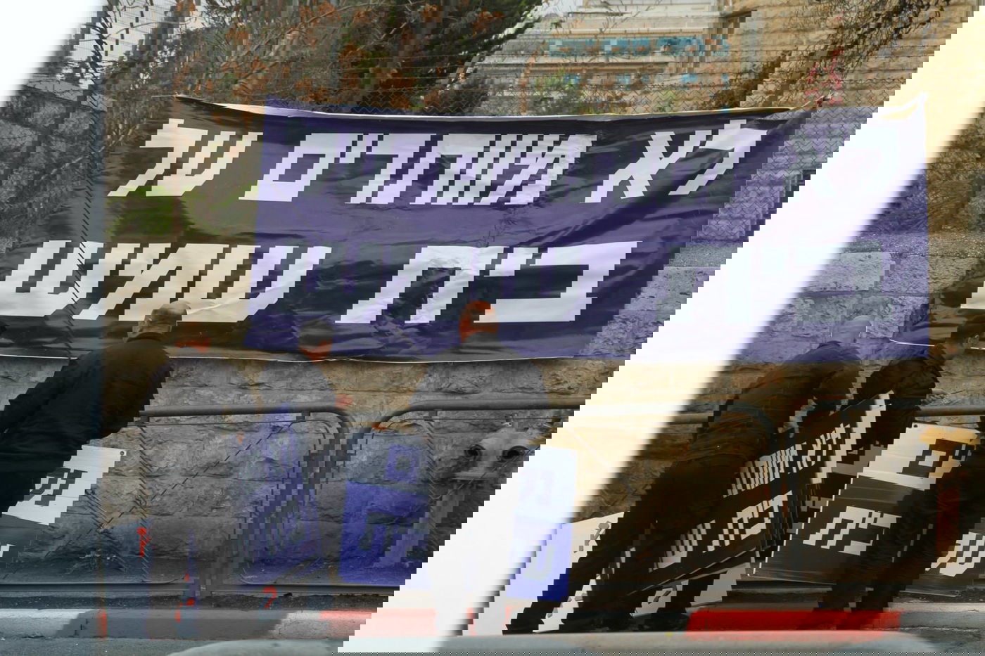 מפגינים בסמוך לבית המשפט, הבוקר