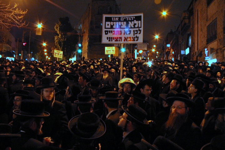 פרשים, אלות ומכת"ז נגד המפגינים הנחושים • צפו