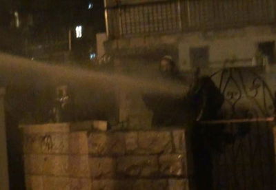 צפו: מפגין בודד מול זרנוק המכת"ז