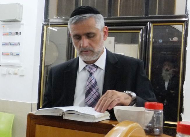 השלים מניין. אלי ישי