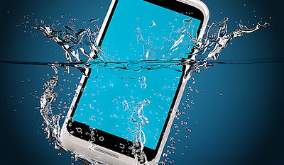 מדריך: כך תטפלו במכשיר סלולרי שנפל למים