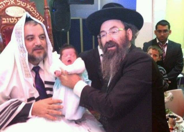 הסנדק הראשון. כנפו